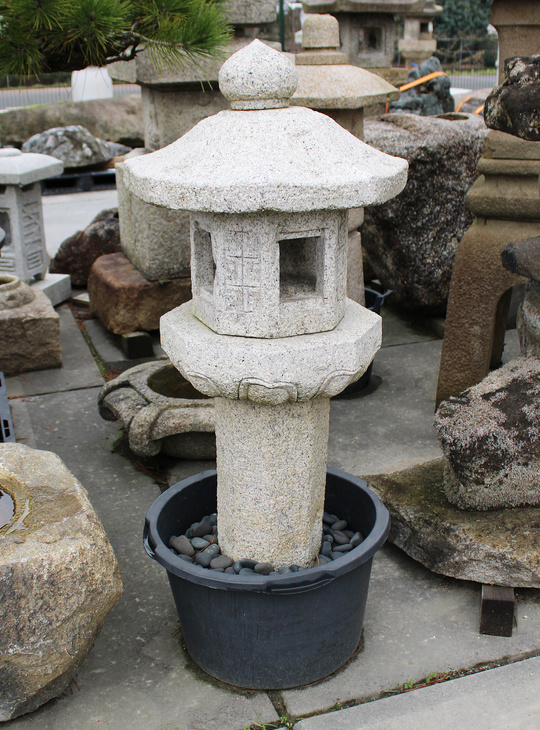 Rokkaku Ikekomi Ishidoro, Japanese Stone Lantern - YO01010577