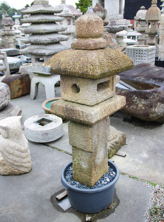 Rokkaku Ikekomi Ishidoro, Japanese Stone Lantern - YO01010594