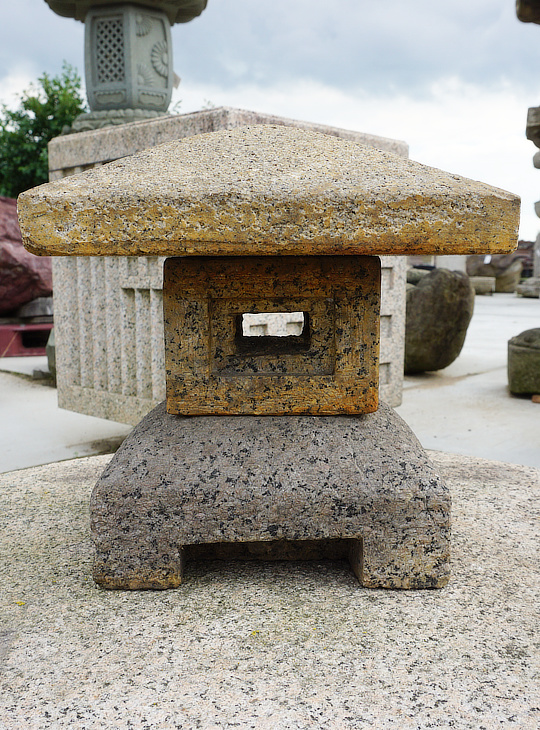 Shikaku Okigata Ishidōrō, Japanese Stone Lantern - YO01010293