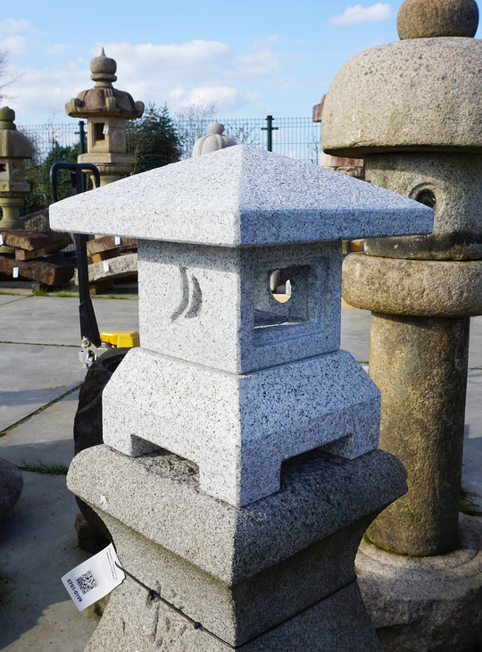 Shikaku Okigata Ishidoro, Stone Lantern - YO01020024
