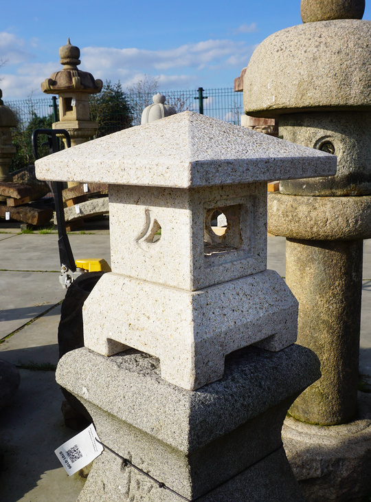 Shikaku Okigata Ishidoro, Stone Lantern - YO01020025