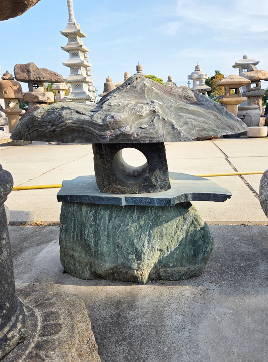 Shikoku Yamadoro, Japanese Stone Lantern - YO01010617