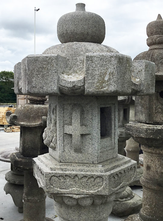 Taihei Gata Ishidōrō, Japanese Stone Lantern - YO01010167