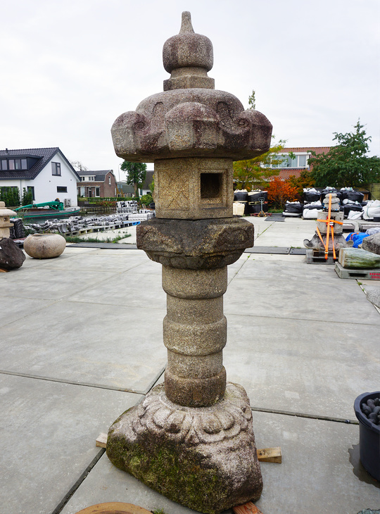 Taihei Gata Ishidoro, Japanese Stone Lantern - YO01010335