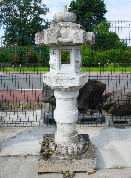 Taihei Gata Ishidoro, Japanese Stone Lantern - YO01010439