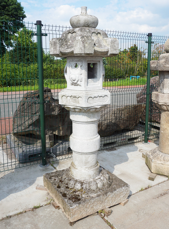 Taihei Gata Ishidoro, Japanese Stone Lantern - YO01010439