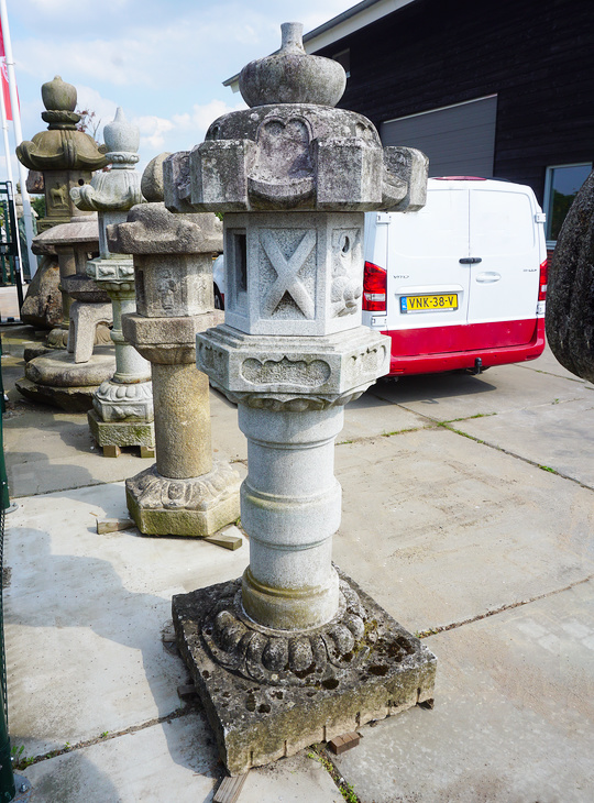 Taihei Gata Ishidoro, Japanese Stone Lantern - YO01010439