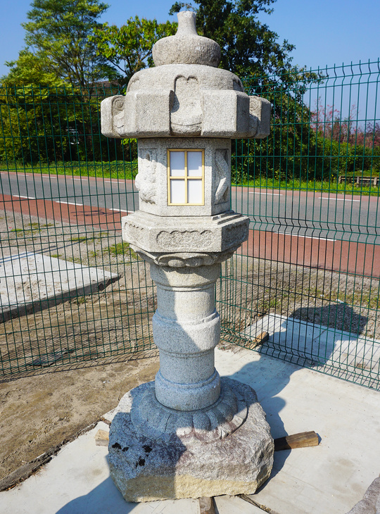 Taihei Gata Ishidoro, Japanese Stone Lantern - YO01010476