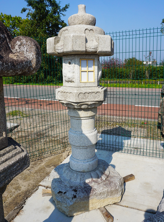 Taihei Gata Ishidoro, Japanese Stone Lantern - YO01010476