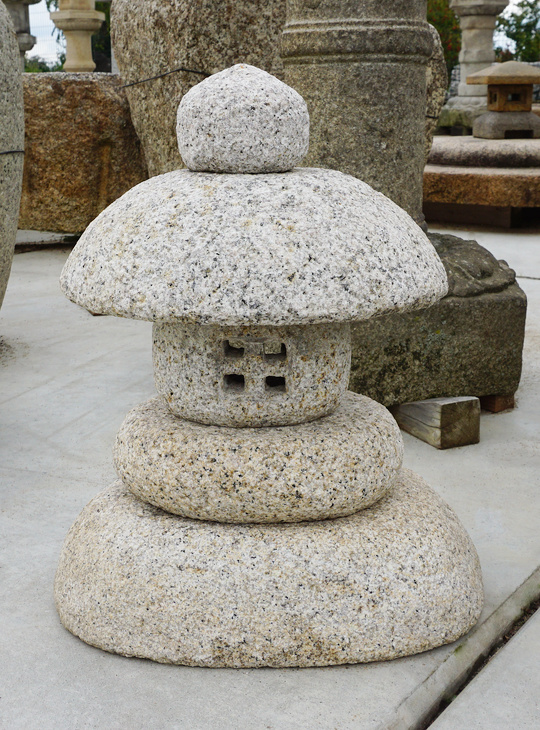 Tamate Gata Ishidōrō, Japanese Stone Lantern - YO01010291