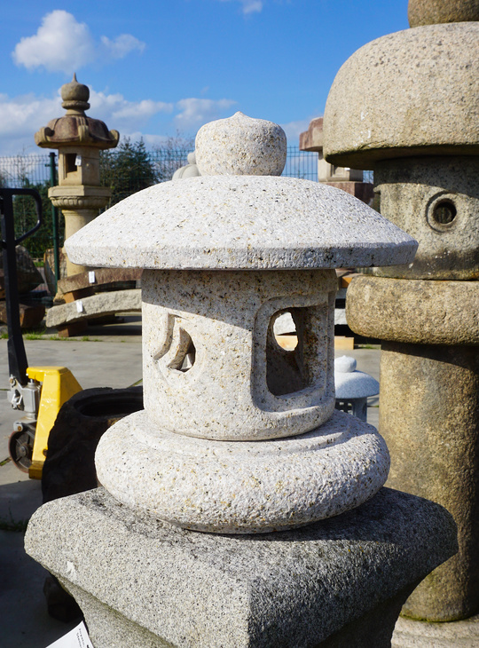 Tamate Gata Ishidoro, Stone Lantern - YO01020015