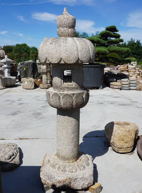 Yoshino Gata Ishidoro, Japanese Stone Lantern - YO01010277