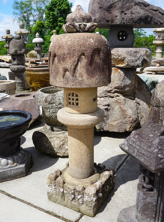 Koop  Komuso Ishidoro, Japanse Stenen Lantaarn te koop - YO01010411