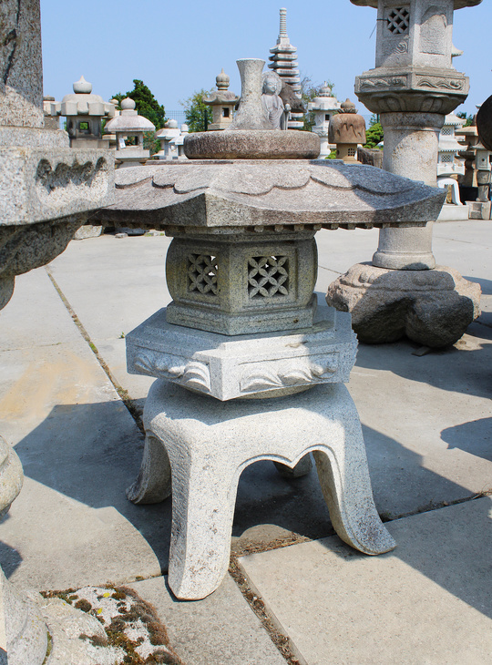 Kaku Yukimi Gata Ishidoro, Japanse Stenen Lantaarn - YO01010560