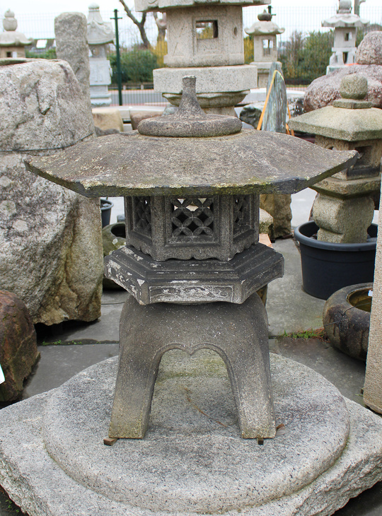 Kaku Yukimi Gata Ishidoro, Japanse Stenen Lantaarn - YO01010579