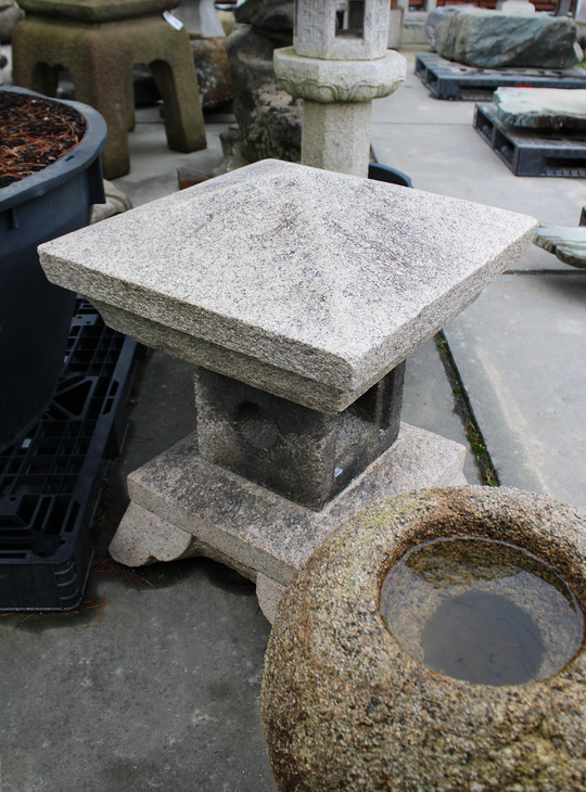 Shikaku Okigata Ishidoro, Japanse Stenen Lantaarn - YO01010578