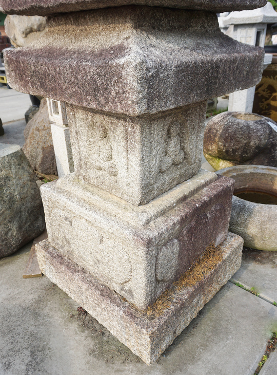 Shihobutsu Kyuju Sekito, Japanese Stone Pagoda - YO02010017