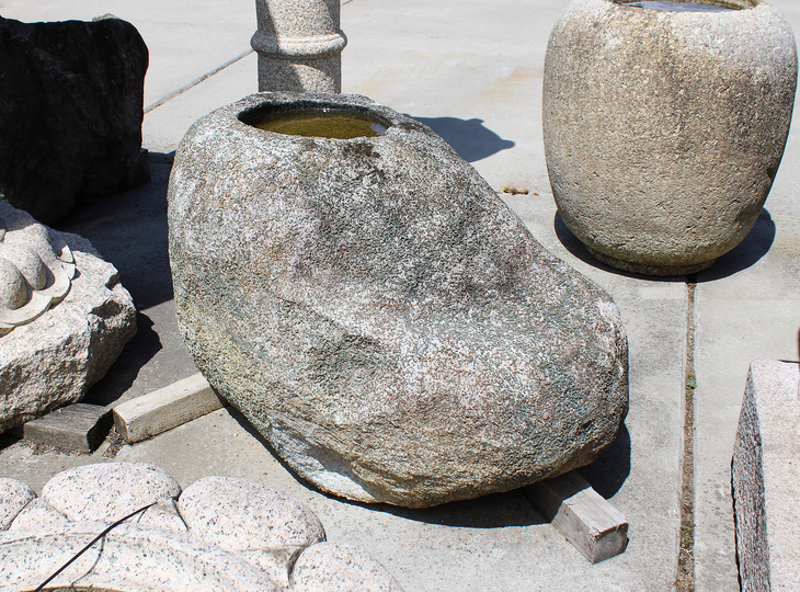 Buy Hirukawa Shizen-seki Chozubachi, Japanese Tsukubai Water Basin for sale - YO03010333