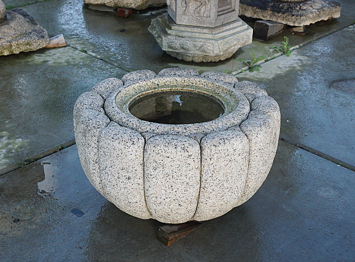 Kiku Chōzubachi, Japanese Tsukubai Water Basin - YO03010148