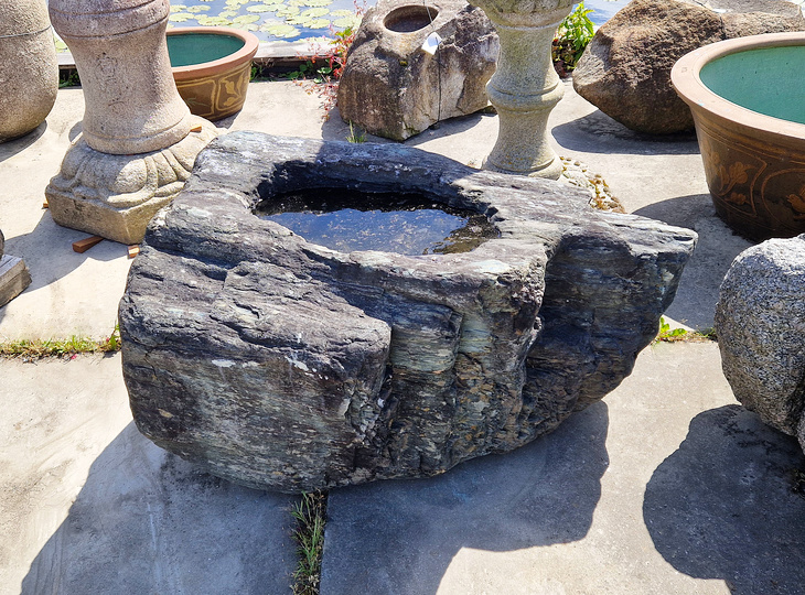 Buy Shikoku Chozubachi, Japanese Tsukubai Water Basin for sale - YO03010329
