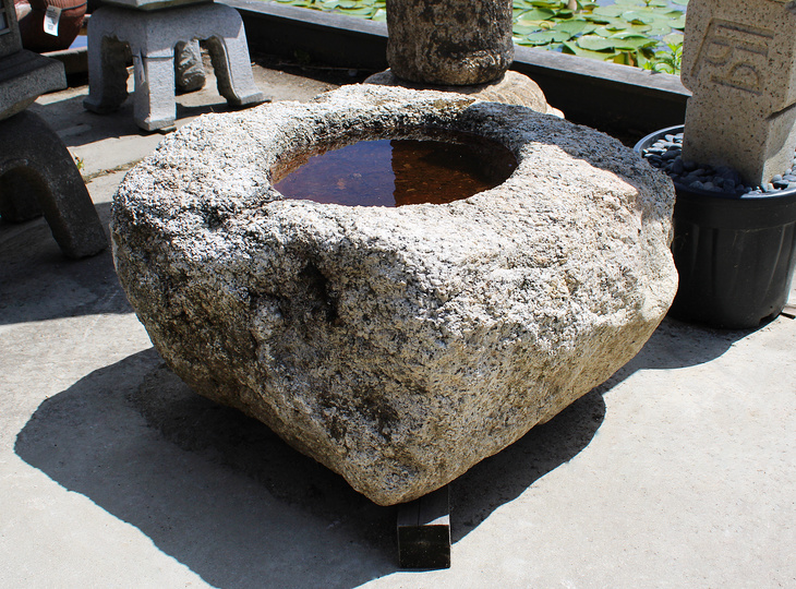 Buy Shirakawa Shizen-seki Chozubachi, Japanese Tsukubai Water Basin for sale - YO03010348