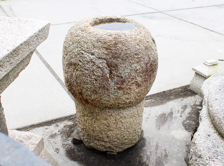 Tate-ishi Chozubachi, Japanese Tsukubai Water Basin - YO03010376