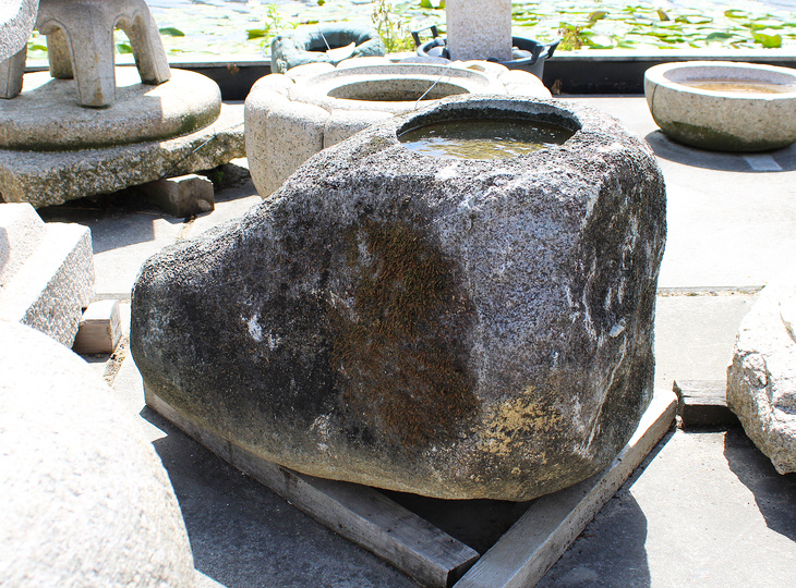 Hirukawa Shizen-seki Chozubachi, Japanse Tsukubai Waterornament - YO03010333