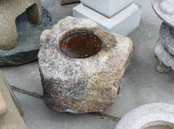 Hirukawa Shizen-seki Chozubachi, Japanse Tsukubai Waterornament - YO03010374