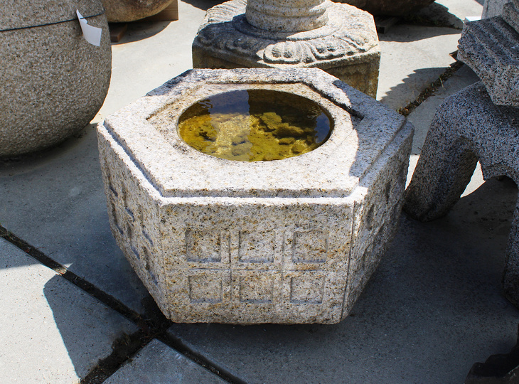 Koop Rokkakukei Chozubachi, Japanse Tsukubai Waterornament te koop - YO03010336