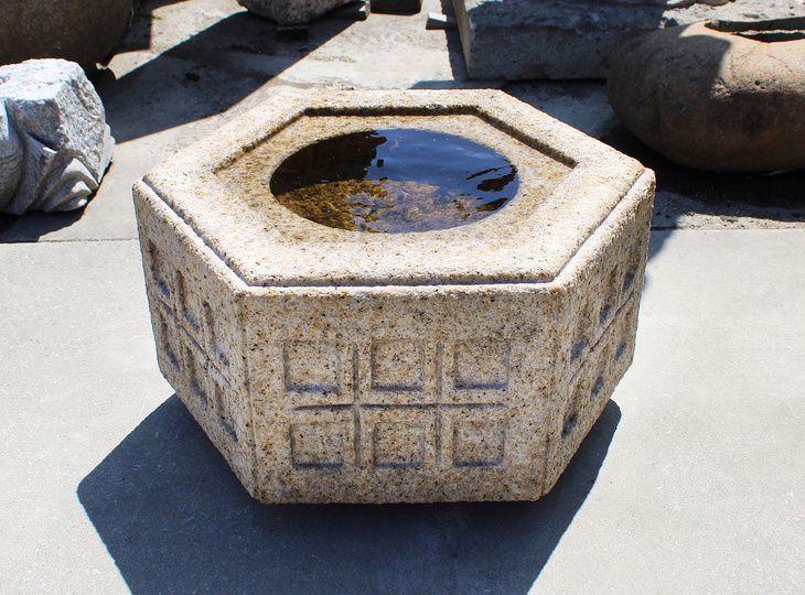 Koop Rokkakukei Chozubachi, Japanse Tsukubai Waterornament te koop - YO03010351