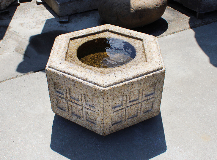 Rokkakukei Chozubachi, Japanse Tsukubai Waterornament - YO03010351