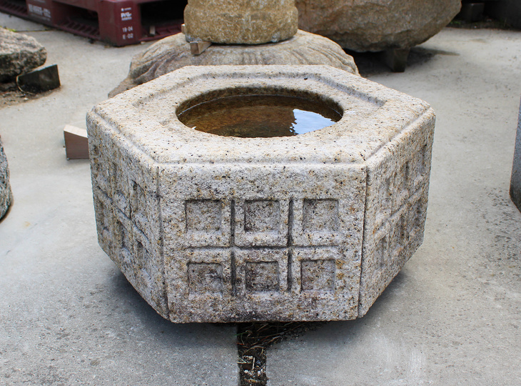 Koop Rokkakukei Chozubachi, Japanse Tsukubai Waterornament te koop - YO03010358