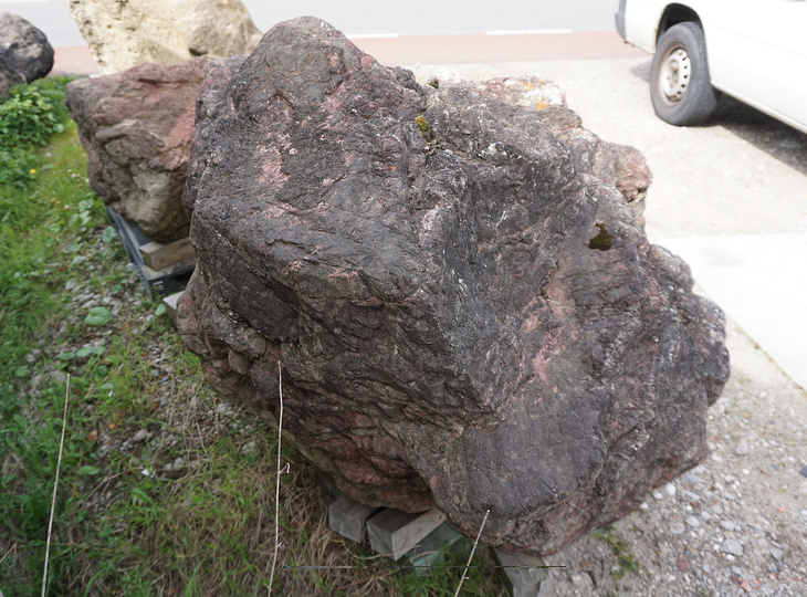 Benikamo Stone, Japanese Ornamental Rock - YO06010376