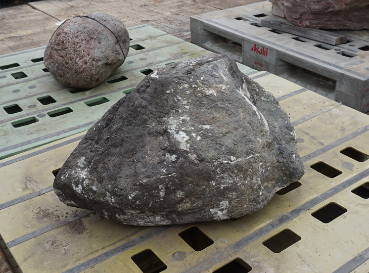 Benikamo Stone, Japanese Ornamental Rock - YO06010398
