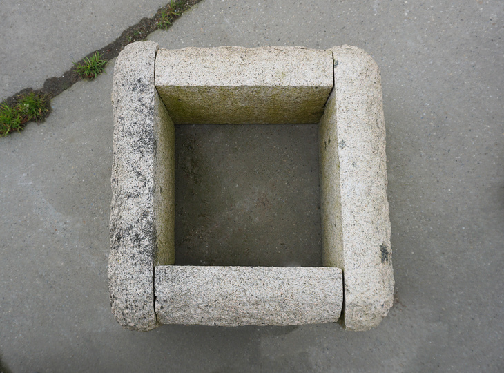 Izutsu, Japanese Stone Well Enclosure - YO07010163