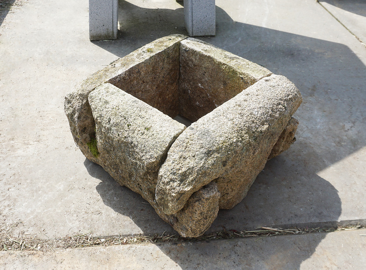 Buy Izutsu, Japanese Stone Well Enclosure for sale - YO07010193