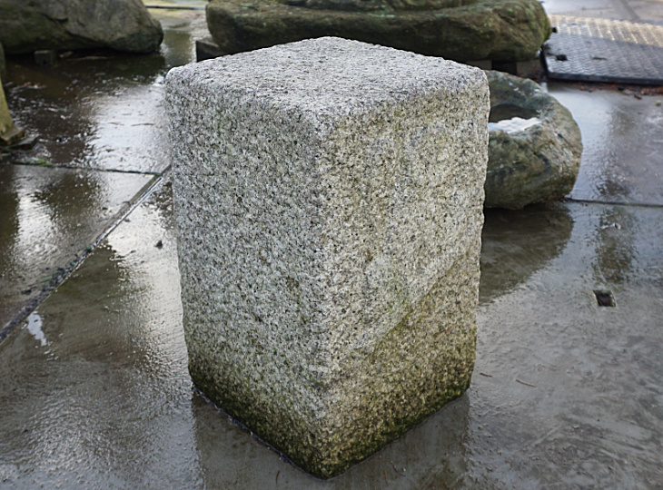 Fukurō no Ishibashira, Japanse Stenen Pilaar - YO07010107