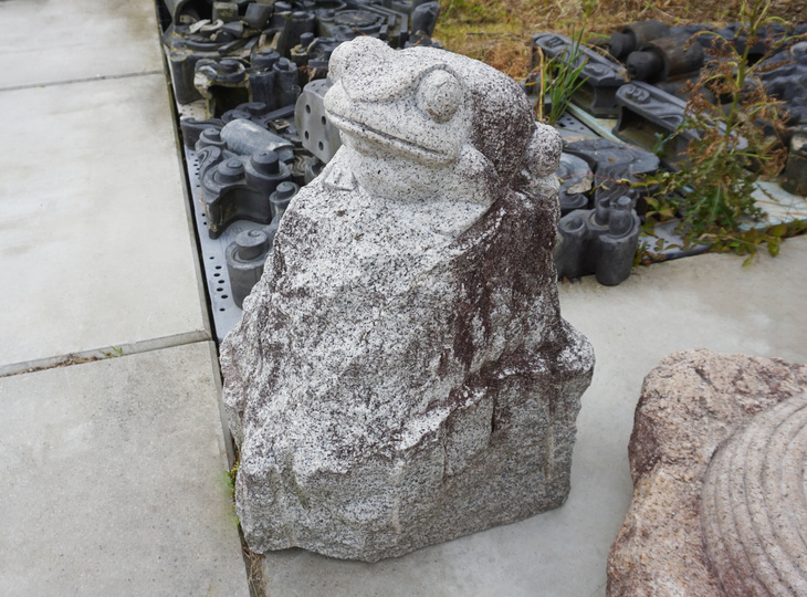 Koop Kaeru Ishizo, Japans Stenen Kikker Beeld te koop - YO07010186