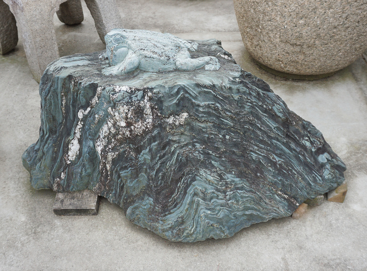 Koop Kaeru Ishizo, Japans Stenen Kikker Beeld te koop - YO07010190