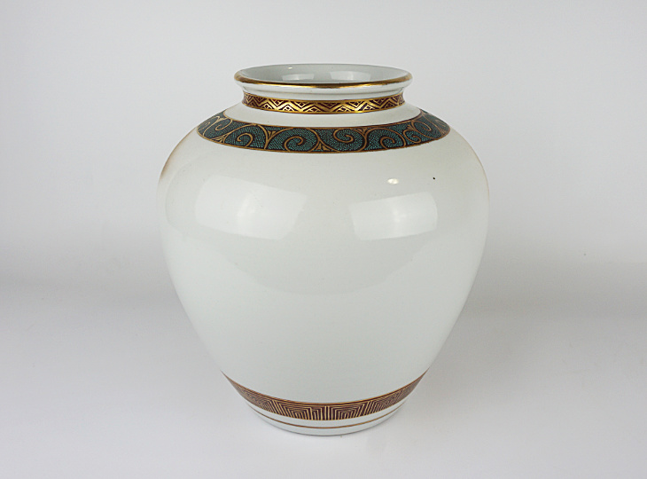 Japanese Porcelain Vase - YO23010102