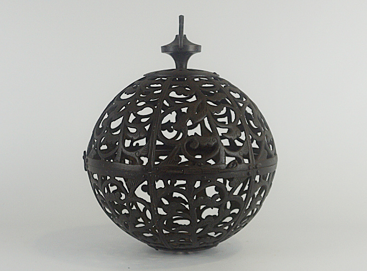 Marugata Tsuridōrō, Japanese Antique Metal Lantern - YO23010045