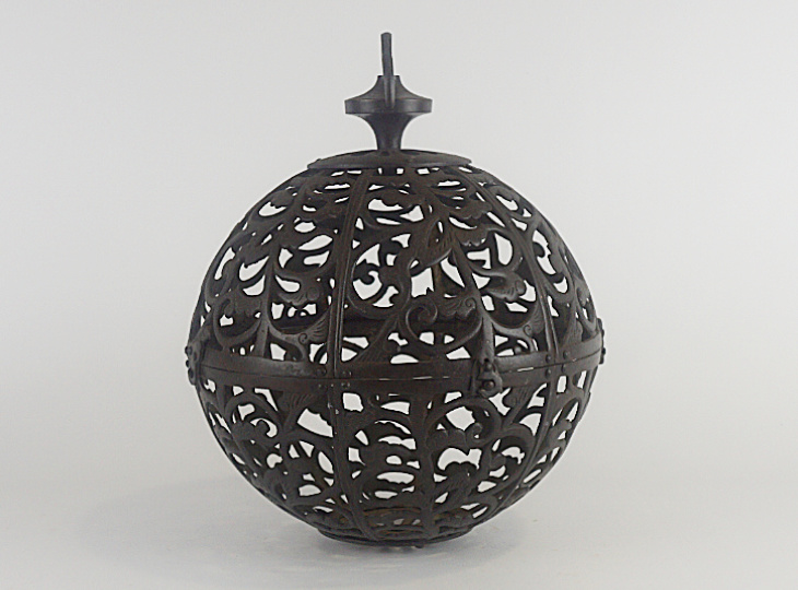 Marugata Tsuridōrō, Japanese Antique Metal Lantern - YO23010045