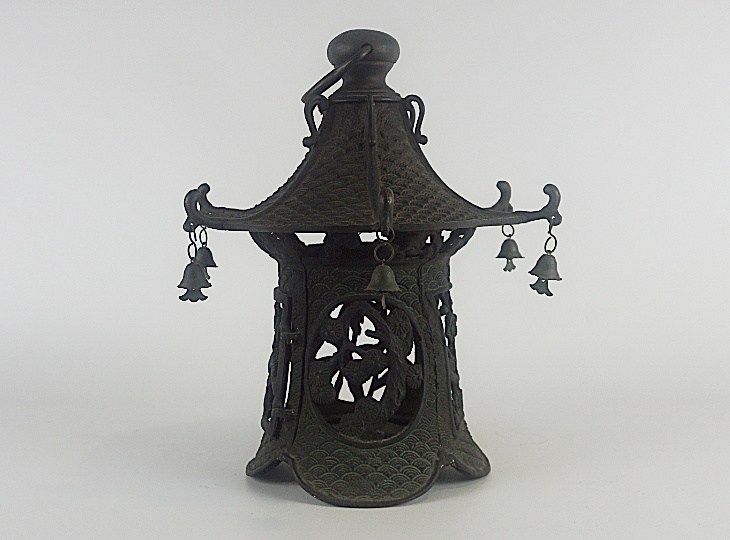 Ryū no Uroko Tsuridōrō, Japanese Antique Metal Lantern - YO23010043
