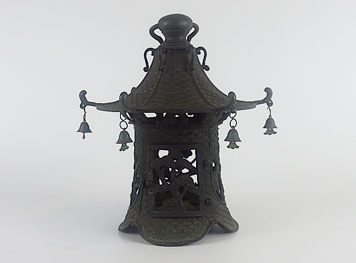 Ryū no Uroko Tsuridōrō, Japanese Antique Metal Lantern - YO23010046