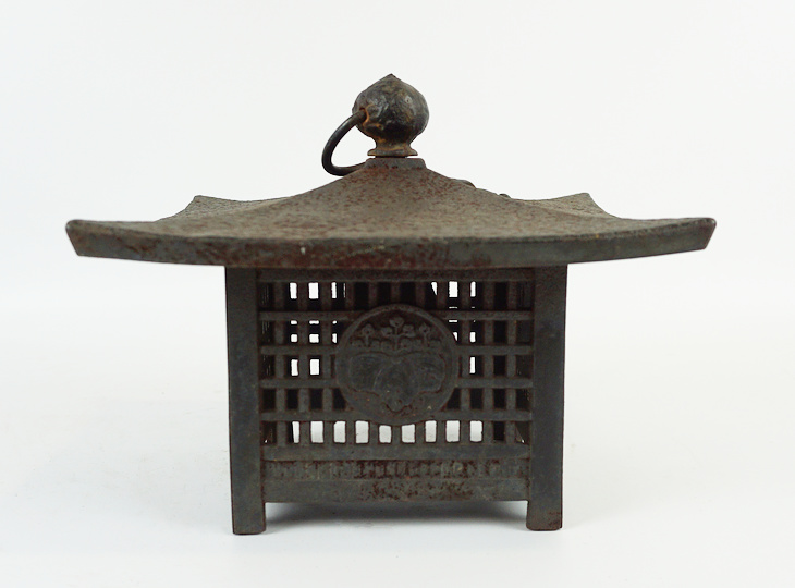 Toyotomi Tsuridōrō, Japanese Antique Metal Lantern - YO23010152