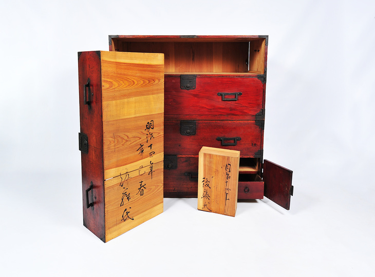 Isho Tansu Cabinet, Antique Japanese Furniture - YO25010005