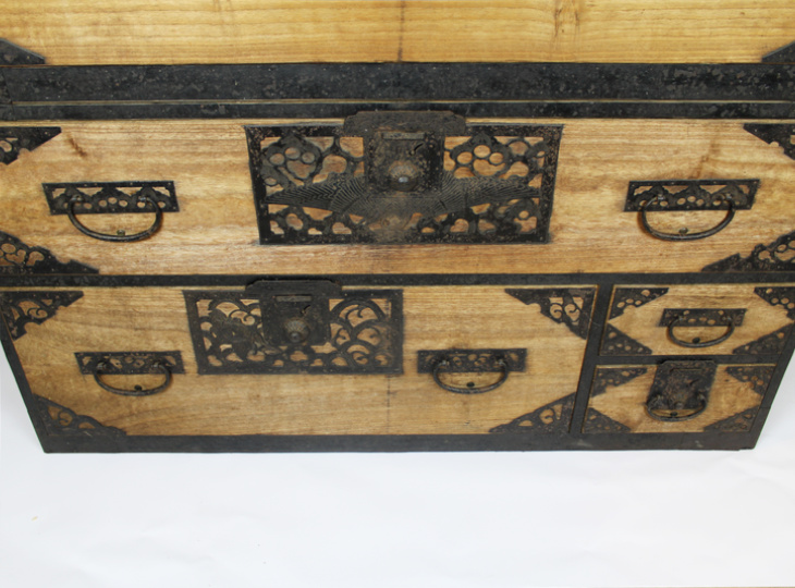Isho Tansu Cabinet, Antique Japanese Furniture - YO25010013