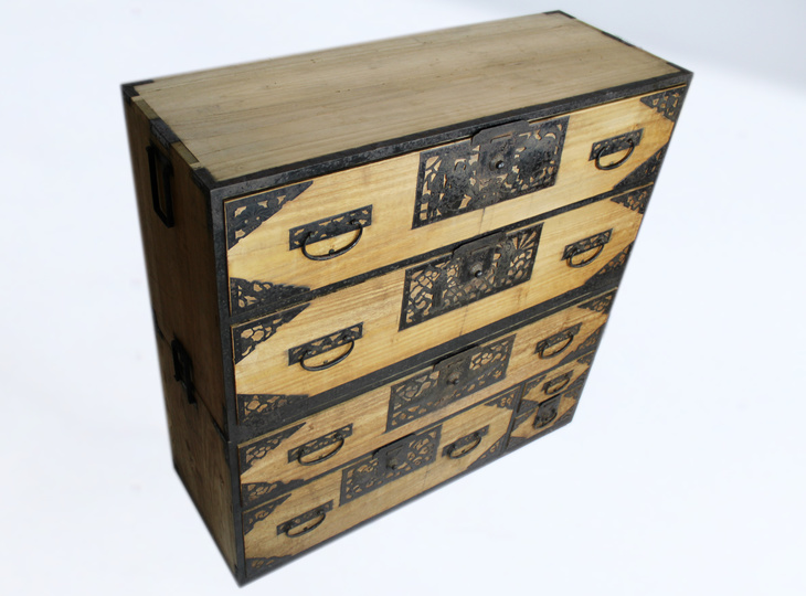 Isho Tansu Cabinet, Antique Japanese Furniture - YO25010013