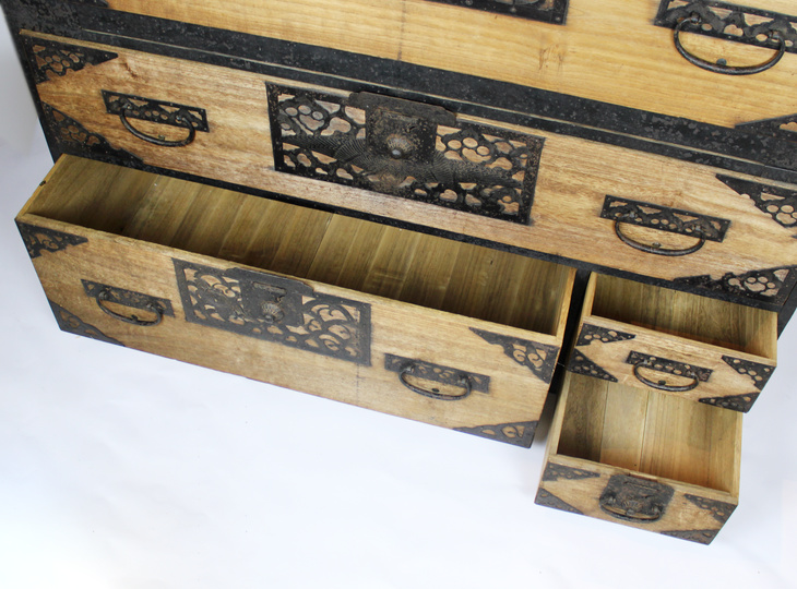 Isho Tansu Cabinet, Antique Japanese Furniture - YO25010013