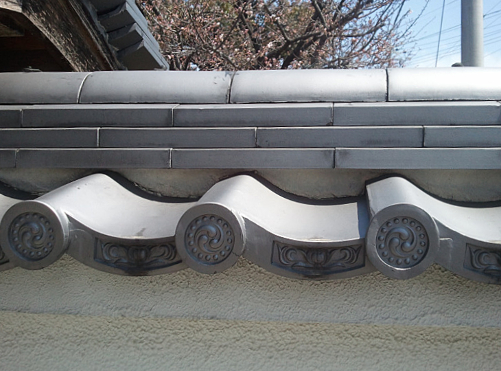 Sode Gawara Right, Japanese Ceramic Roof Tile Gable Right - YO30010006